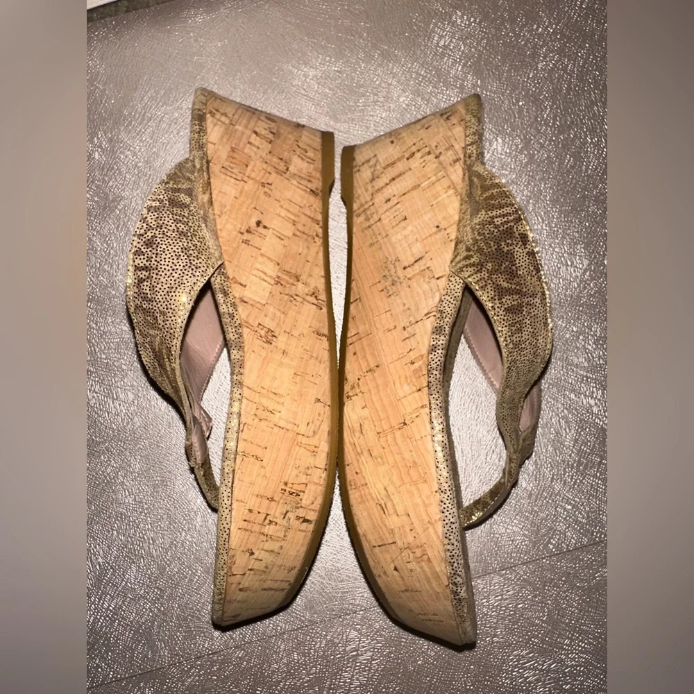 Stuart Weitzman nwot glue